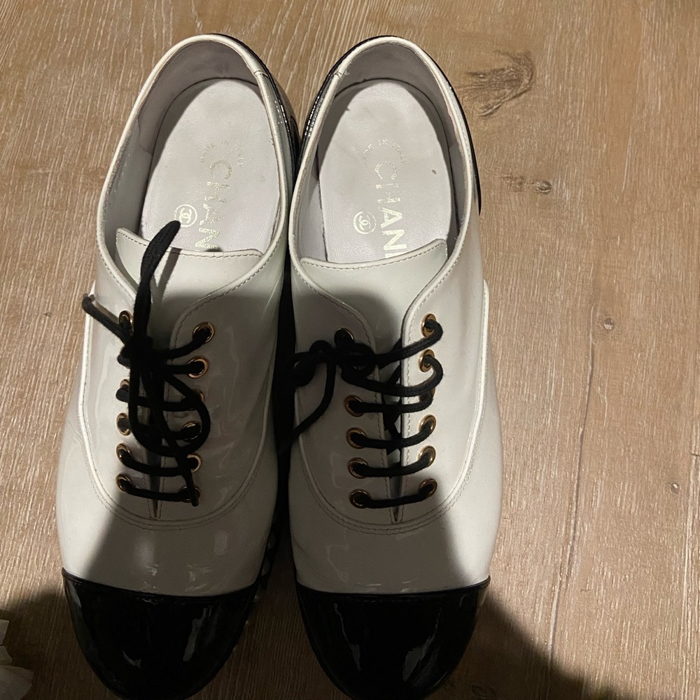 Chanel patent pearl oxfords sz 37.5 - Picture 4 of 5
